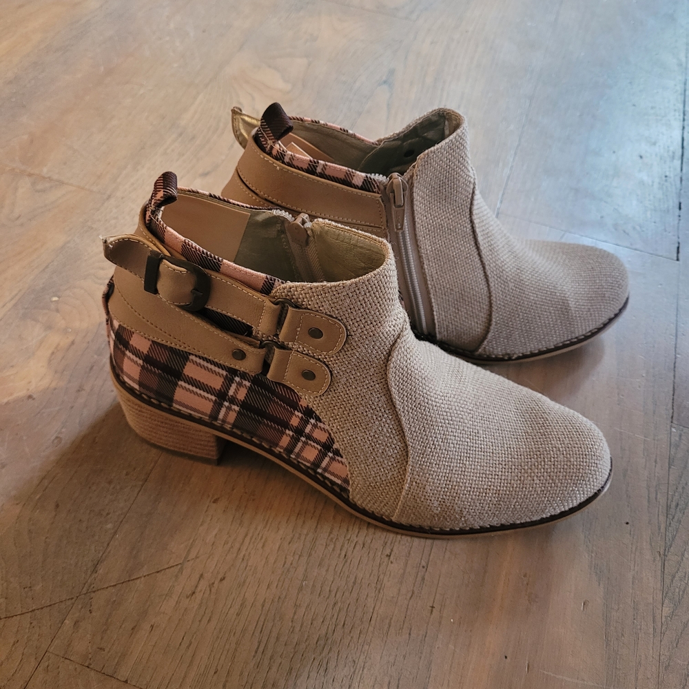 ✨5 For $25 Everglades Plaid Accent Ankle Boots